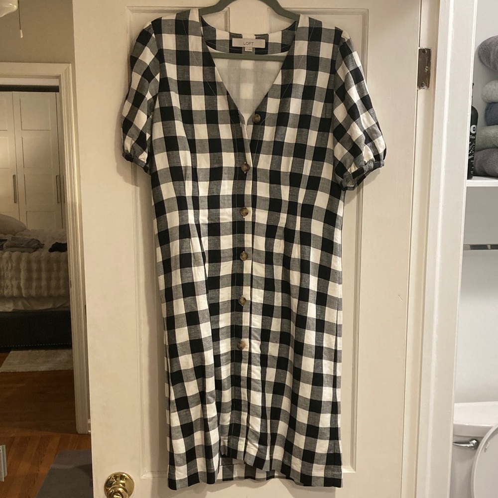 LOFT size 6 Monochrome Plaid V-Neck Dress